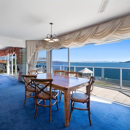 Spectacular Lakefront Home Таупо Экстерьер фото