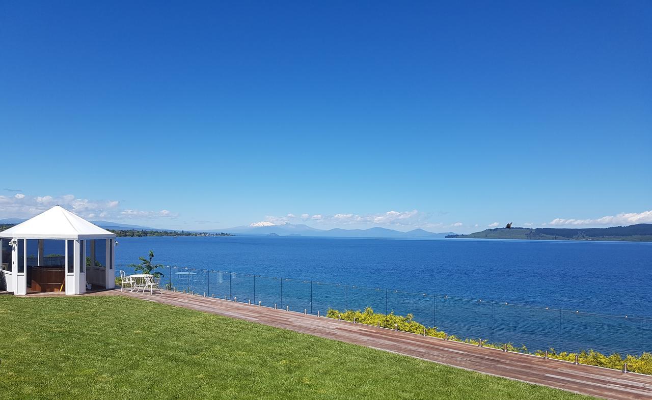 Spectacular Lakefront Home Таупо Экстерьер фото