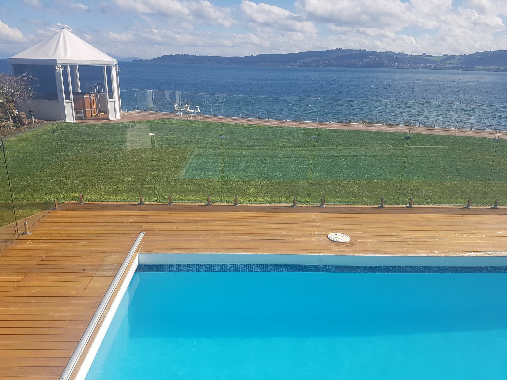 Spectacular Lakefront Home Таупо Экстерьер фото